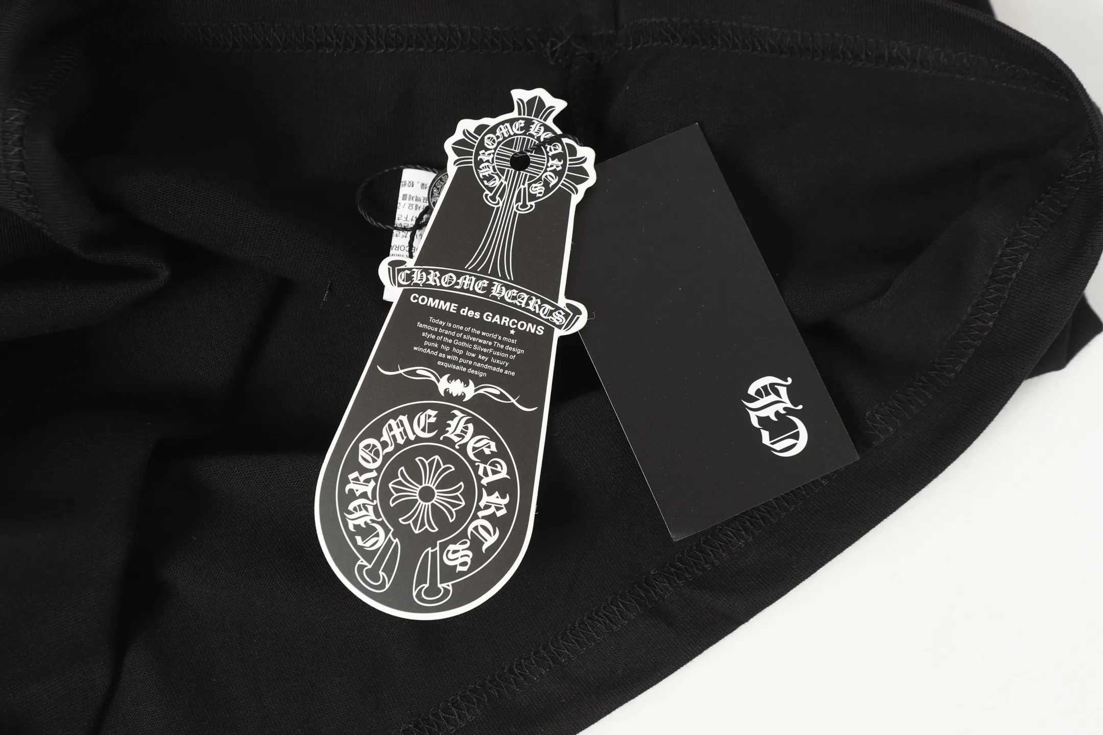 P160 Chrome Hearts CH Chrome Hearts Heavy Industry Horseshoe Sanskrit appliqué embroidered short-sleeved T-shirt. Use imported Tajima machine embroidery. Correct configuration. Black 2025 Chrome Hearts ZP packaging bag. 240 grams of custom-dyed double yarn cotton. Large version. Loose and stylish. Differentiated from low version, slim and long version with upper body and hip pull. 100% commitment: top quality. Not fast food. Highest version on the market. Top quality - different from ordinary versions on the market. If you care about quality. You must also respect the price. Absolutely zero after-sales service. The return rate so far is 0. It’s hard not to love the style. - 240g custom-dyed double yarn fabric. - Correct high-density main mark, washed tag, hand-sewn.